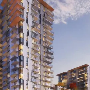 Modern 1-bedroom Den With Convenient Computer Setup, And Pet-friendly Environment, An Ideal For Travellers Canada